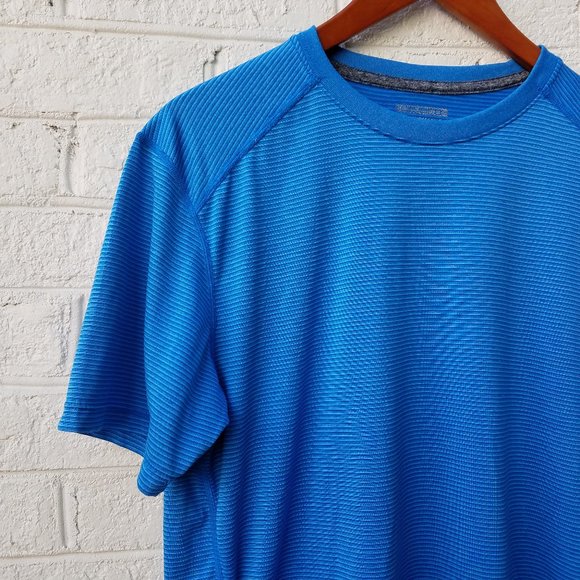 $5 SALE * Men's Medium Layer 8 Performance Qwick Dry blue tee - Picture 6 of 13